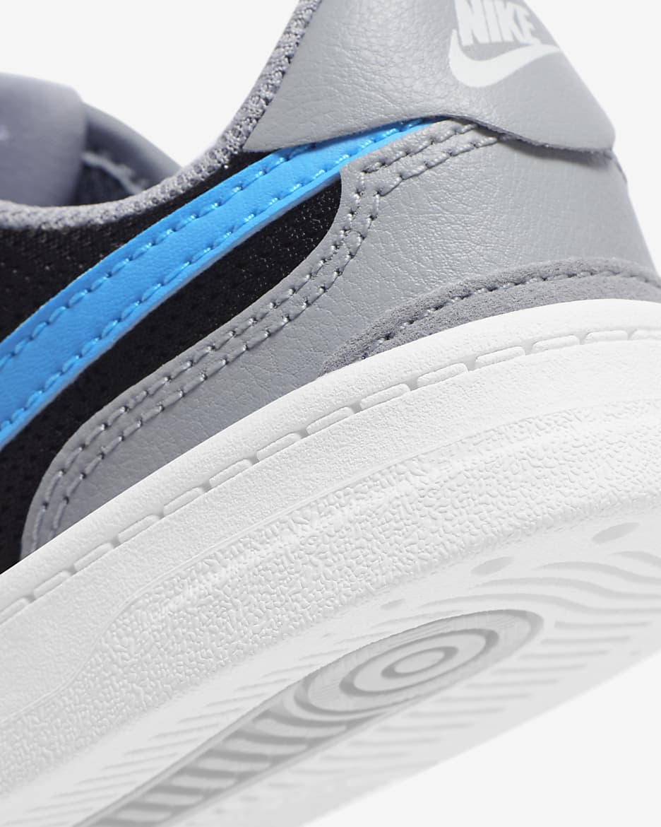 Nike Squash Type Younger Kids Shoe. Nike LU